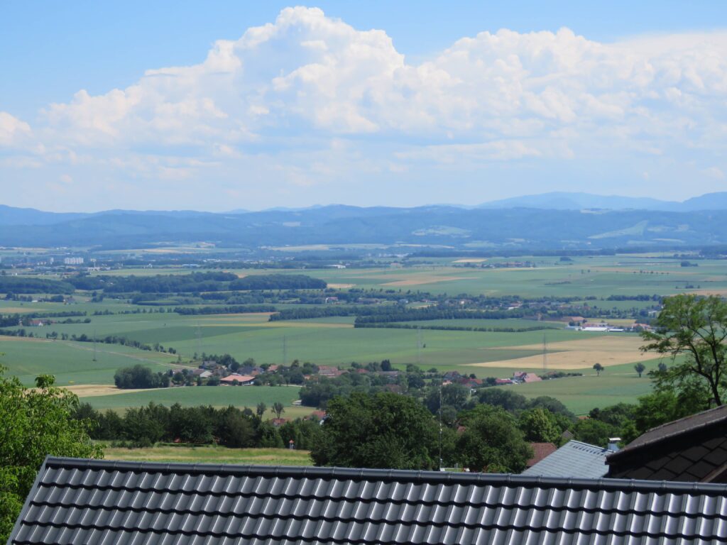 Ausblick aus der Dunkelstein Suite über den Dunkelsteinerwald