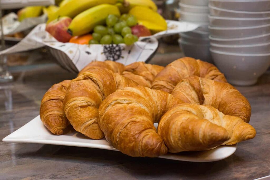 Frühstück mit hausgemachter Wachauer Marillenmarmelade